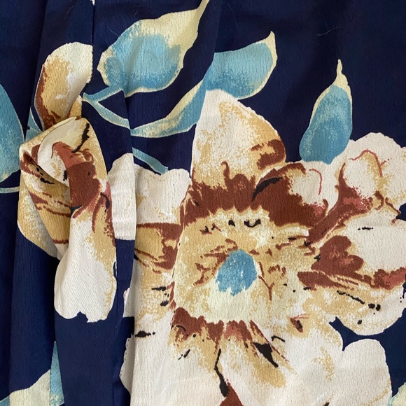 Floral paper bag waist capris - Picture 2 of 3